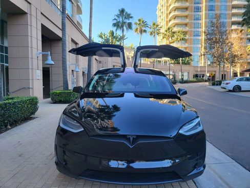 Used 2018 Tesla Model X 100D AWD/4WD image 2