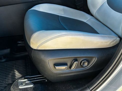 Used 2020 Toyota RAV4 XLE Premium image 13