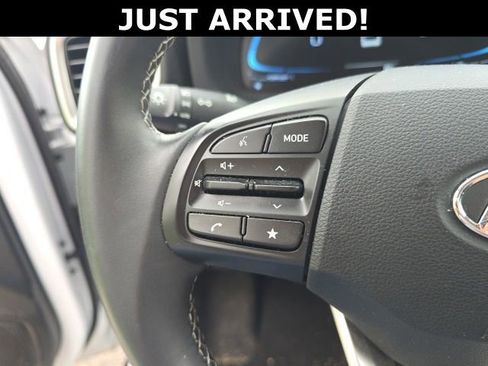 Used 2025 Hyundai Venue SEL FWD image 11