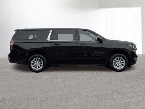 Used 2024 Chevrolet Suburban LT image 4