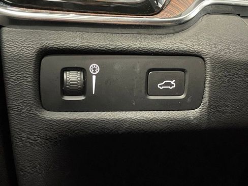 Used 2022 Volvo S60 B5 Momentum w/ Premium Package image 14