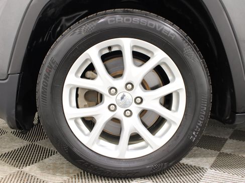 Used 2015 Jeep Cherokee Latitude FWD image 33