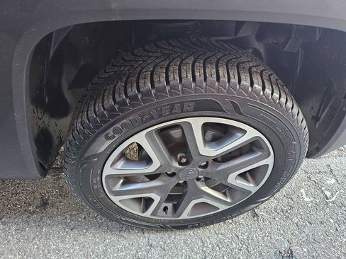 Used 2018 Jeep Renegade Latitude w/ Cold Weather Group image 20