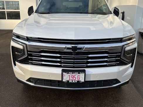 Used 2025 Chevrolet Suburban Premier image 7