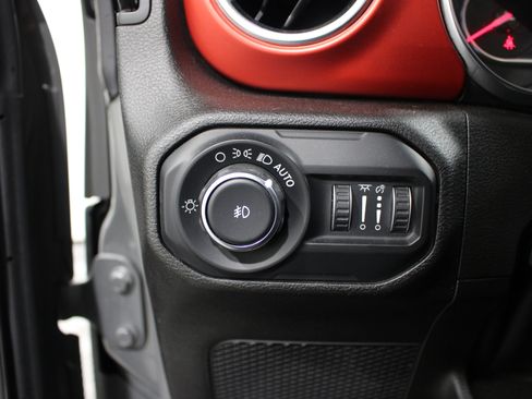 Used 2019 Jeep Wrangler Rubicon w/ Steel Bumper Group AWD/4WD image 9