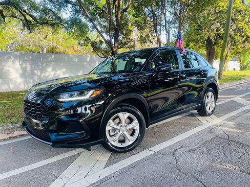 Used 2025 Honda HR-V LX image 1