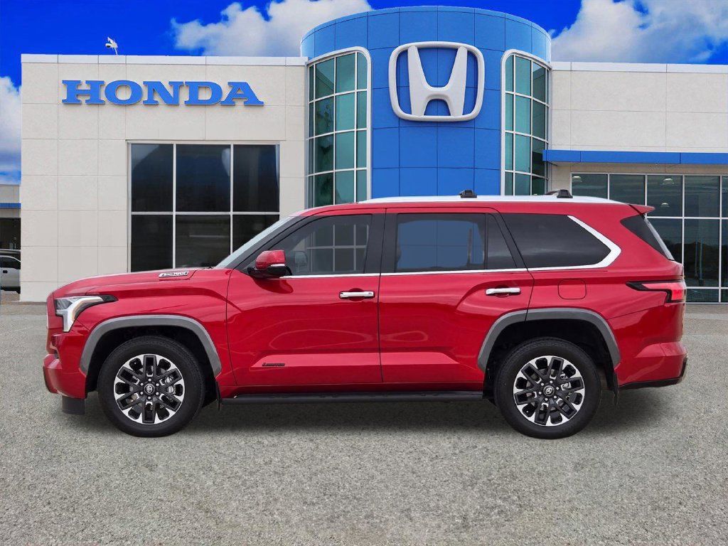 Used 2025 Toyota Sequoia Limited w/ Tow Technology Package AWD/4WD image 6