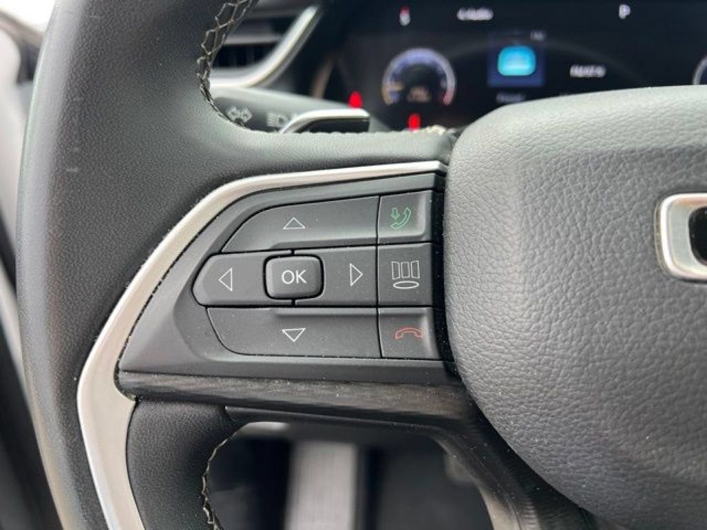 Used 2023 Jeep Grand Cherokee L Laredo AWD/4WD image 23