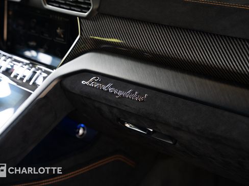 Used 2023 Lamborghini Urus Performante AWD/4WD image 34