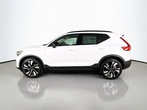 New 2026 Volvo XC40 B5 Plus w/ Climate Package image 4