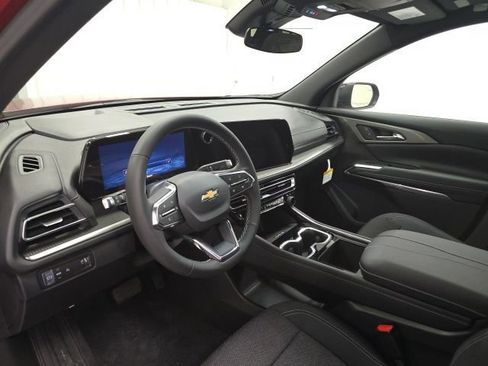 New 2026 Chevrolet Traverse LT w/ Sun and Wheel Package FWD image 9