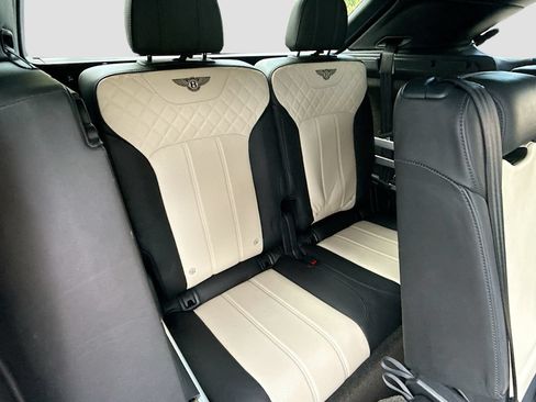 Used 2018 Bentley Bentayga AWD/4WD image 29