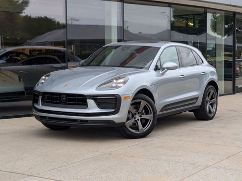 Certified 2025 Porsche Macan image 1