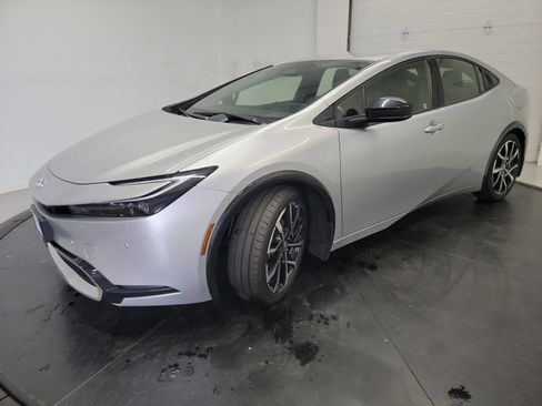 Used 2023 Toyota Prius Prime FWD image 3