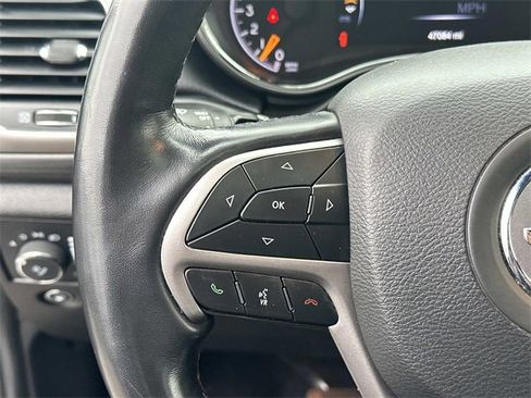 Certified 2022 Jeep Grand Cherokee Laredo X image 28