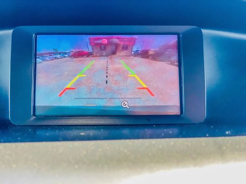 Used 2018 Ford Focus SE w/ SE Appearance Package image 32