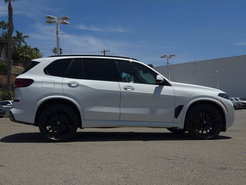 New 2026 BMW X5 xDrive40i w/ M Sport Package AWD/4WD image 3