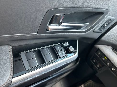 Used 2025 Toyota Sienna Platinum AWD/4WD image 28