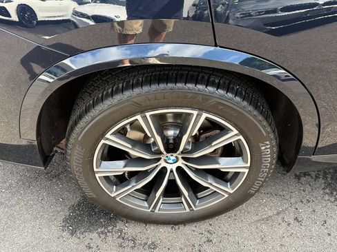 Used 2024 BMW X5 xDrive40i w/ M Sport Package AWD/4WD image 12