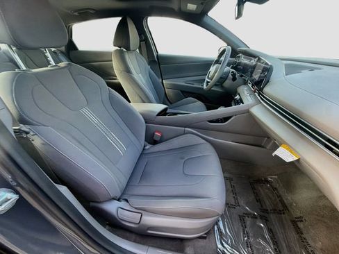 Certified 2025 Hyundai Elantra SEL FWD image 30