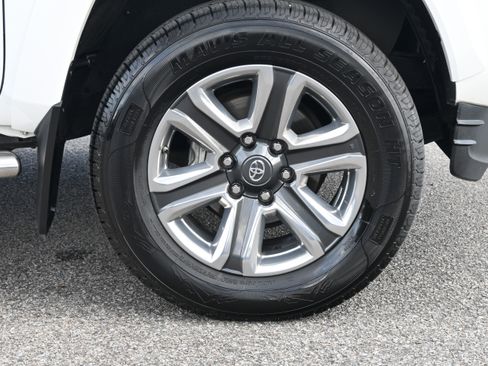 Used 2019 Toyota Tacoma Limited image 14