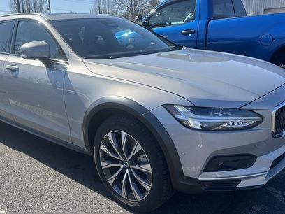 Used 2025 Volvo V90 B6 Cross Country Plus w/ Protection Package Premier