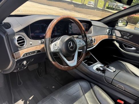 Used 2018 Mercedes-Benz S 560 Sedan image 17