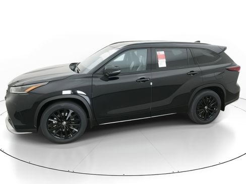New 2026 Toyota Highlander XSE image 2