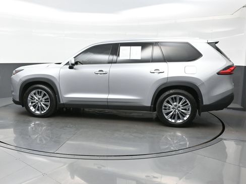 Used 2024 Toyota Grand Highlander AWD image 3