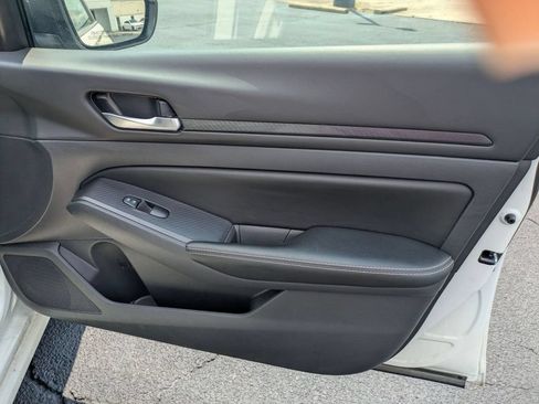 Used 2025 Nissan Altima 2.5 SV FWD image 32