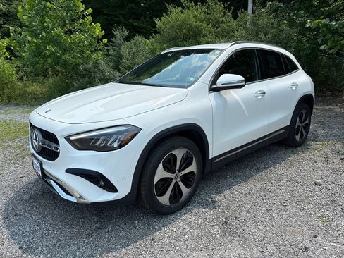 Used 2025 Mercedes-Benz GLA 250 4MATIC image 4