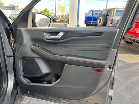 Used 2022 Ford Escape SEL w/ SEL Stealth AWD Package image 51