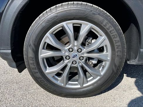 Used 2023 Ford Explorer Limited w/ Equipment Group 301A AWD/4WD image 9