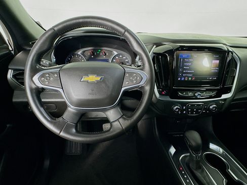 Used 2022 Chevrolet Traverse LT FWD image 10