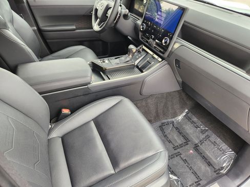 Used 2024 Lexus GX 550 w/ Accessory Package (Z1) AWD/4WD image 32