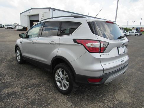 Used 2018 Ford Escape SE w/ Ford Safe & Smart Package FWD image 5