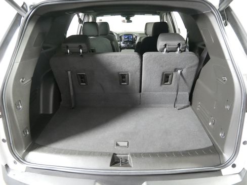 Used 2023 Chevrolet Traverse LT FWD image 18