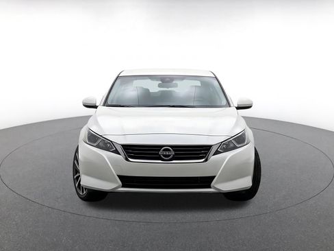 Used 2025 Nissan Altima 2.5 SV FWD image 4