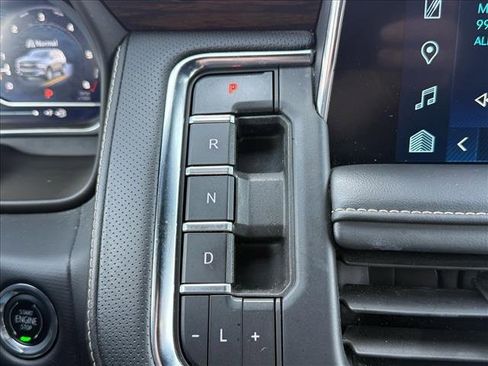 Used 2023 Chevrolet Suburban Premier image 20