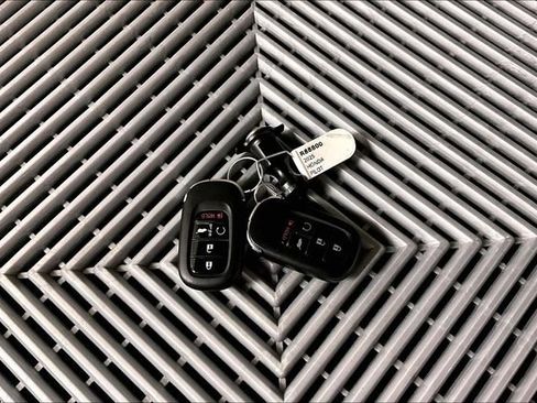 Used 2025 Honda Pilot EX-L image 10