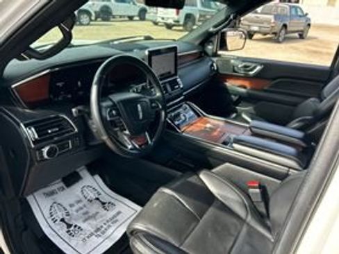 Used 2020 Lincoln Navigator 4WD image 6