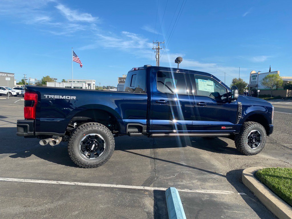 New 2025 Ford F250 Lariat w/ Lariat Ultimate Package AWD/4WD image 9