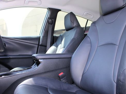 Used 2018 Toyota Prius Prime Premium FWD image 17