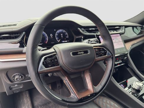 Used 2025 Jeep Grand Cherokee L Summit w/ Advanced Protech Group IV image 9