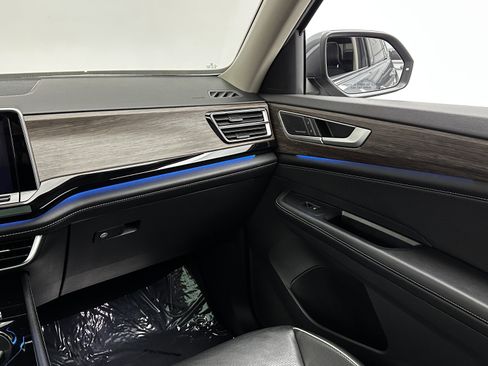 Used 2024 Volkswagen Atlas SEL Premium R-Line image 30