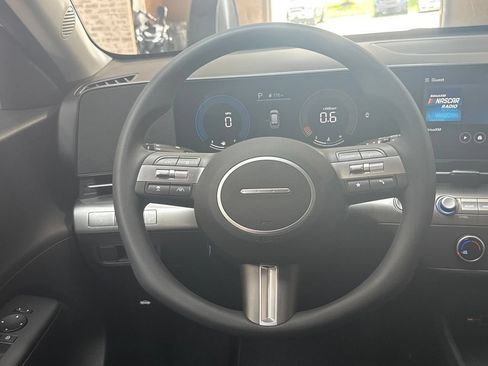 New 2027 Hyundai Kona SE FWD image 19