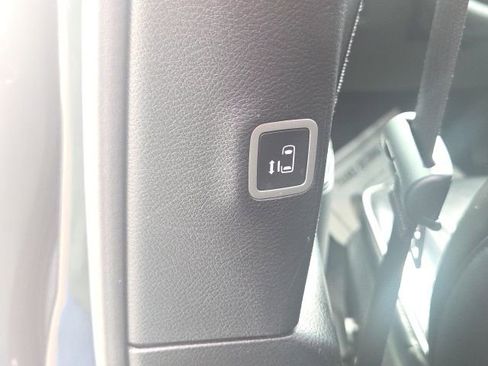 Used 2023 Chrysler Pacifica Limited w/ Uconnect Theater Family Group image 26