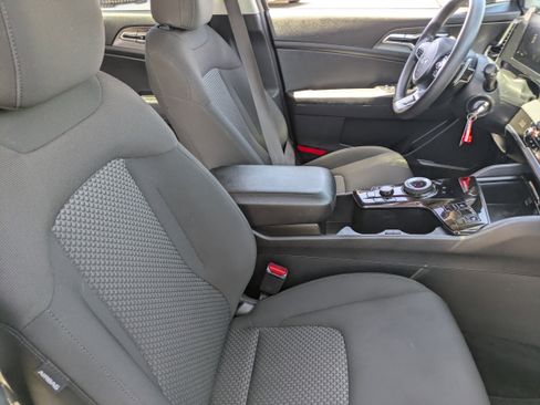 Used 2023 Kia Sportage LX AWD/4WD image 12