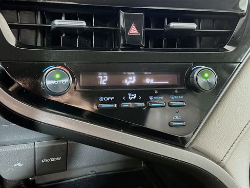 Used 2021 Toyota Camry SE FWD image 15