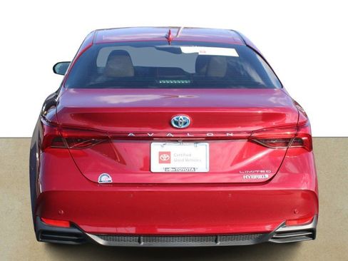 Certified 2022 Toyota Avalon Limited image 5